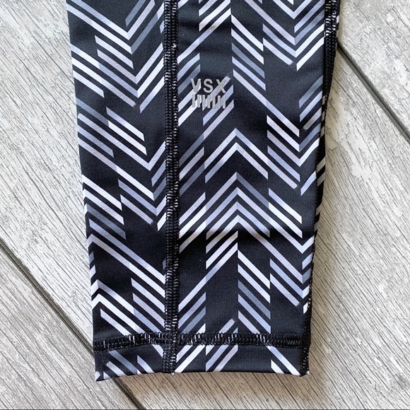 Victoria's Secret VSX High Rise Knockout Capri - Picture 4 of 7